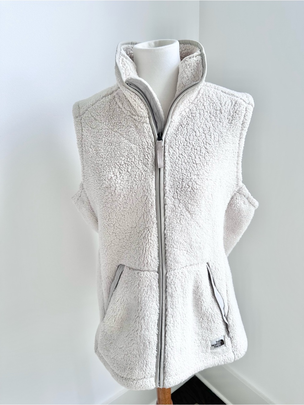 North Face Cozy Cream Sherpa Vest Size Large